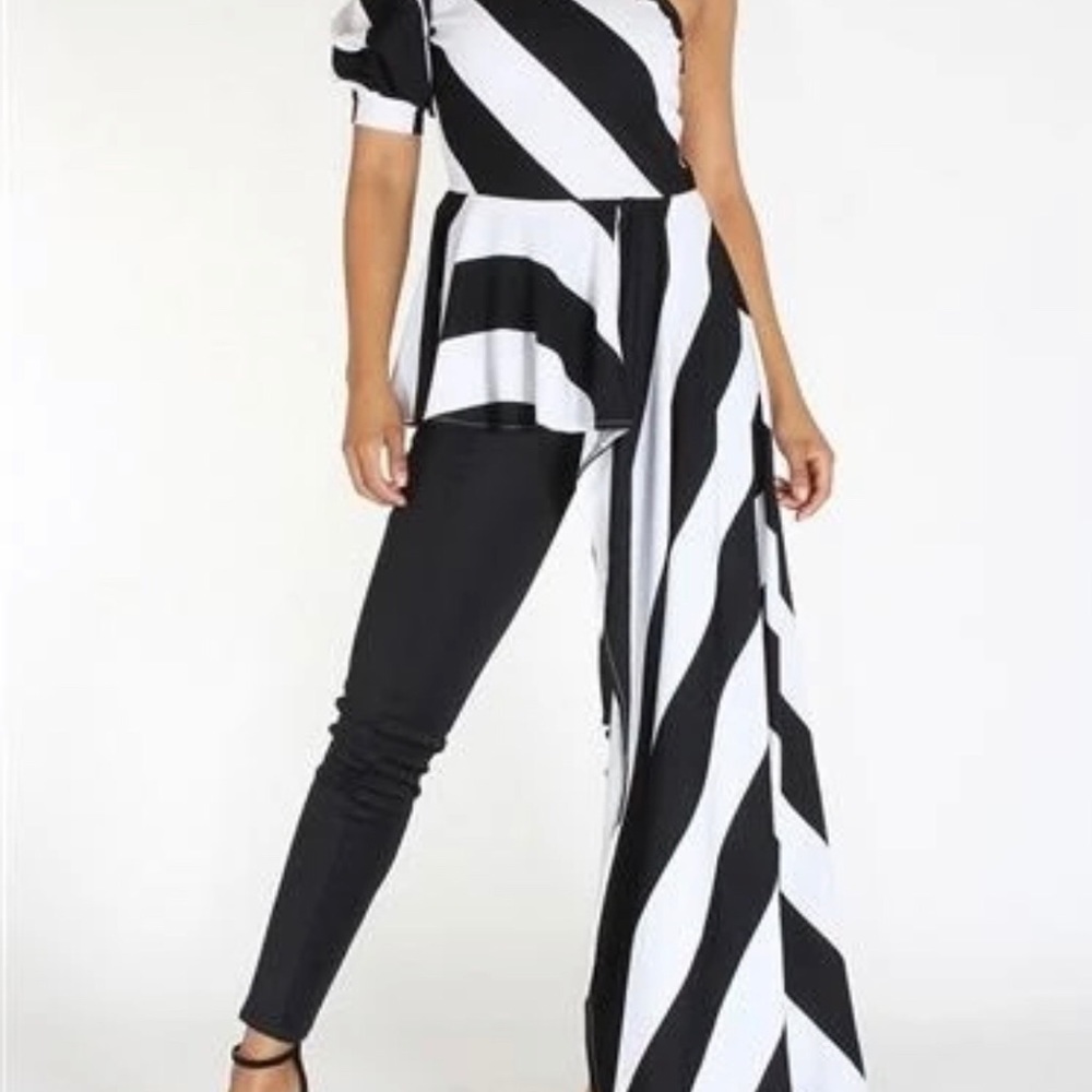 Black & white one shoulder top With Sweep Train